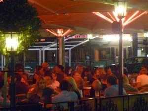 Und auch das Nachtleben kommt nicht zu kurz.