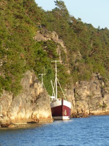 Wer sagt, dass nicht auch Kutter an Schären festmachen können.